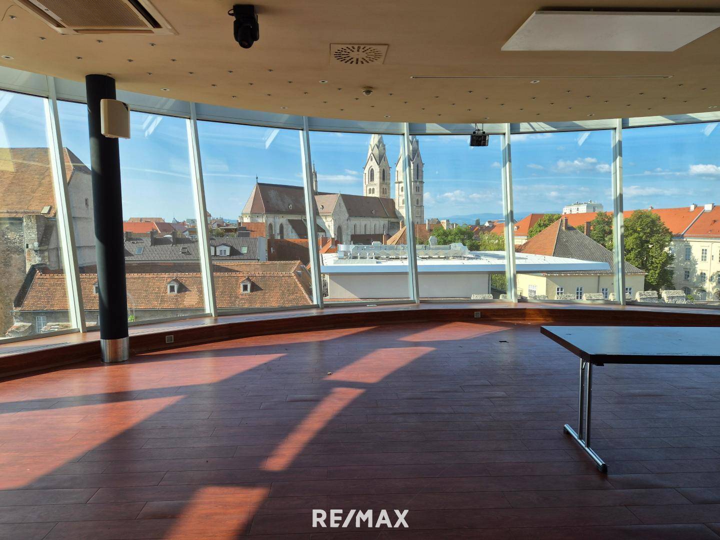 Loft apartment with representative interior and roof terrace