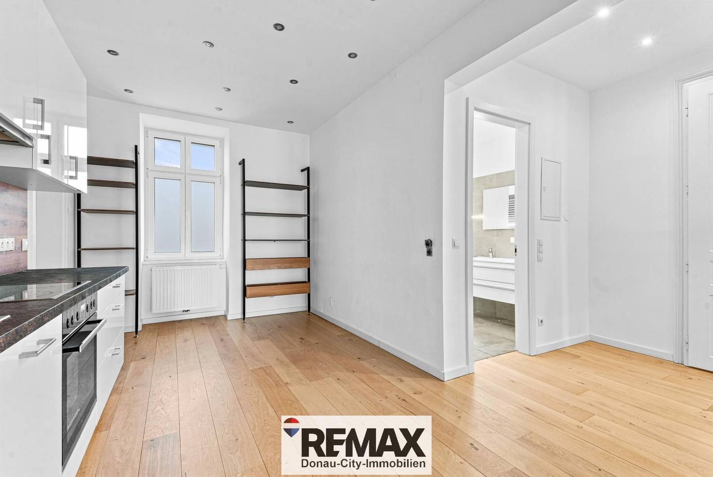 Spacious renovated apartment with lift close to U3