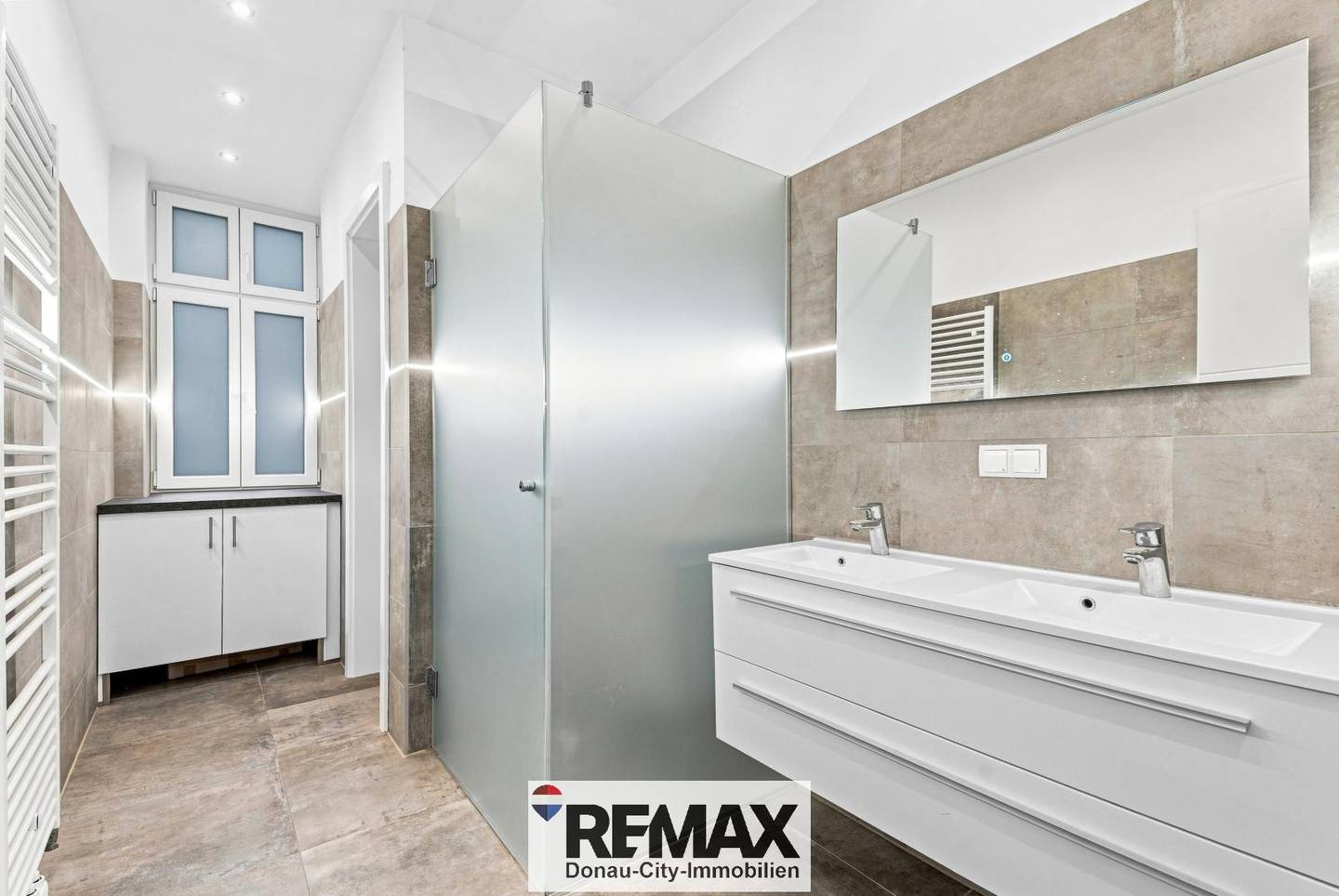 Spacious renovated apartment with lift close to U3