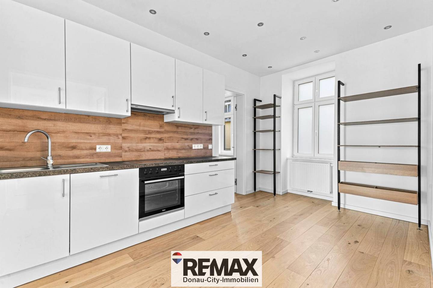 Spacious renovated apartment with lift close to U3