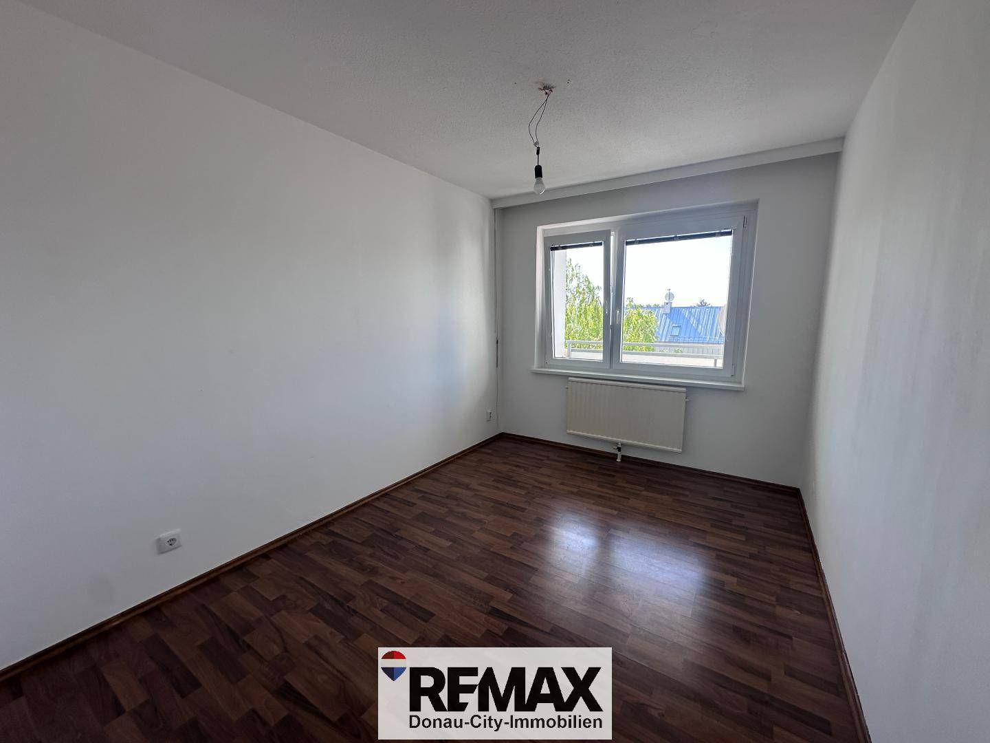 Wohnung with spacious south loggia and parking