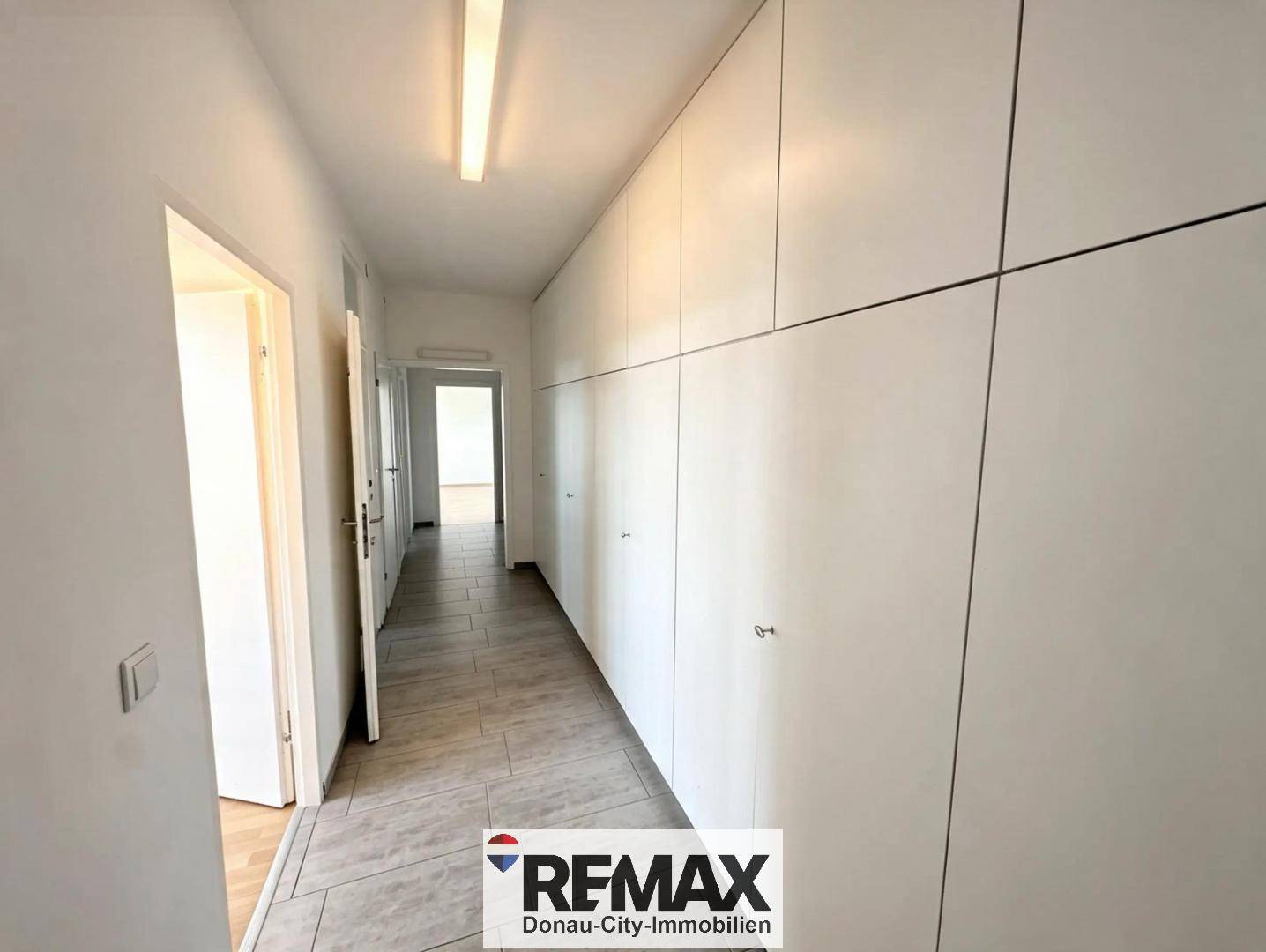 Wohnung with spacious south loggia and parking