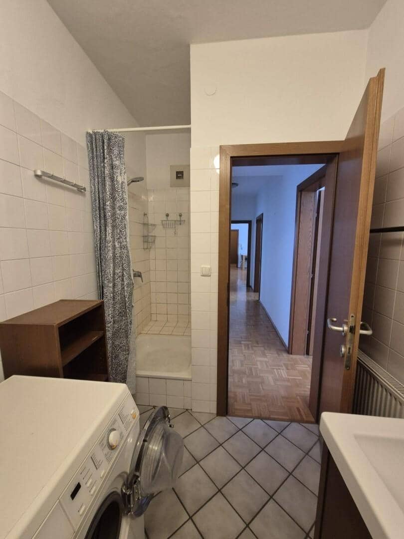 Wohnung mit eigenem Garten und großzügigem Wohnbereich