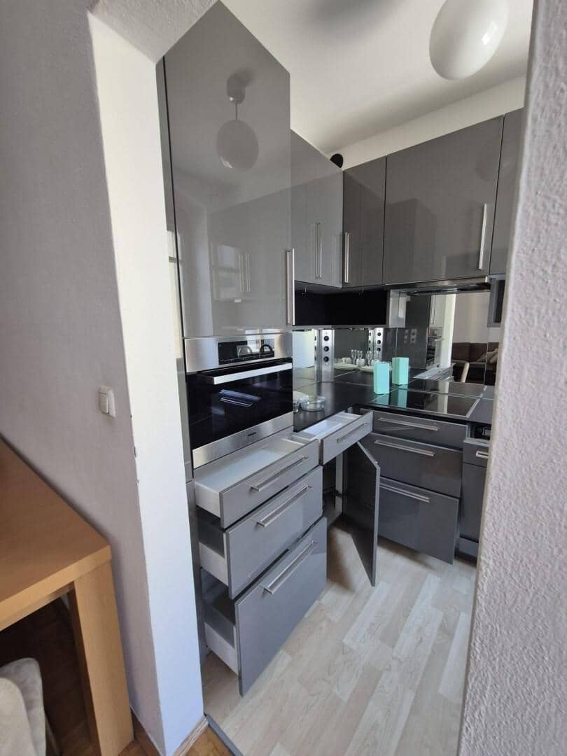 Wohnung mit eigenem Garten und großzügigem Wohnbereich