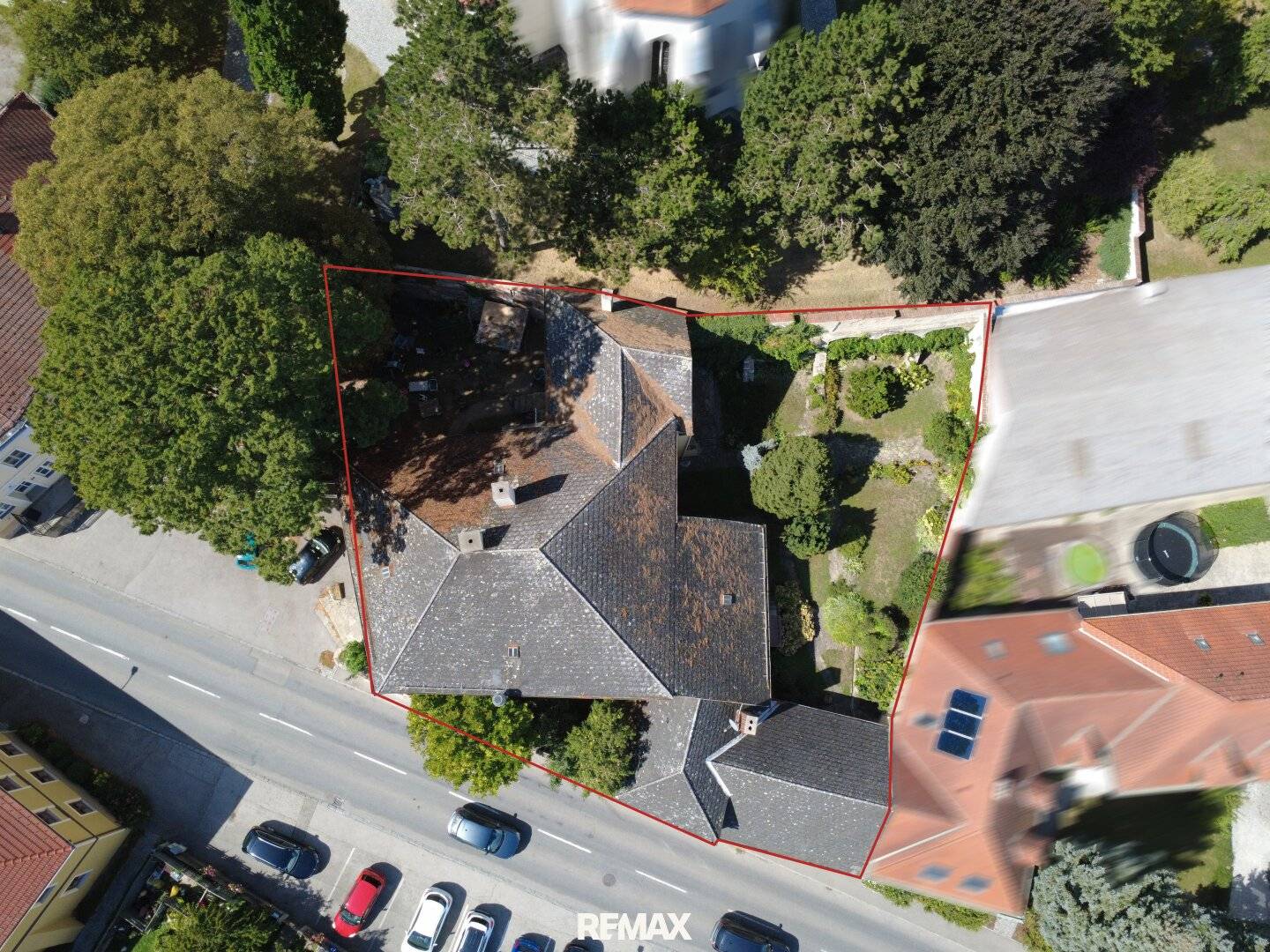 Versatile property with pizzeria and residential possibilities