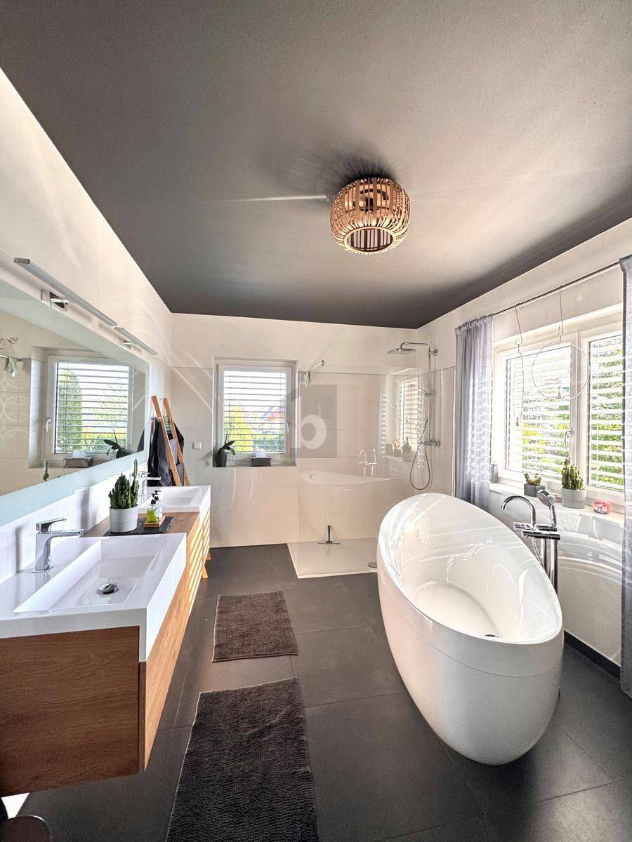 Family apartment with heated pool and sauna
