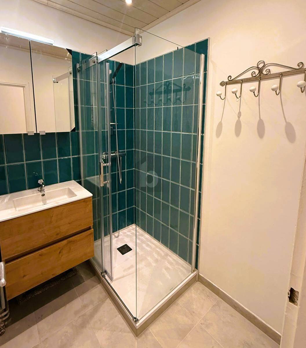 Freshly renovated Wohnung with wood stove and two balconies
