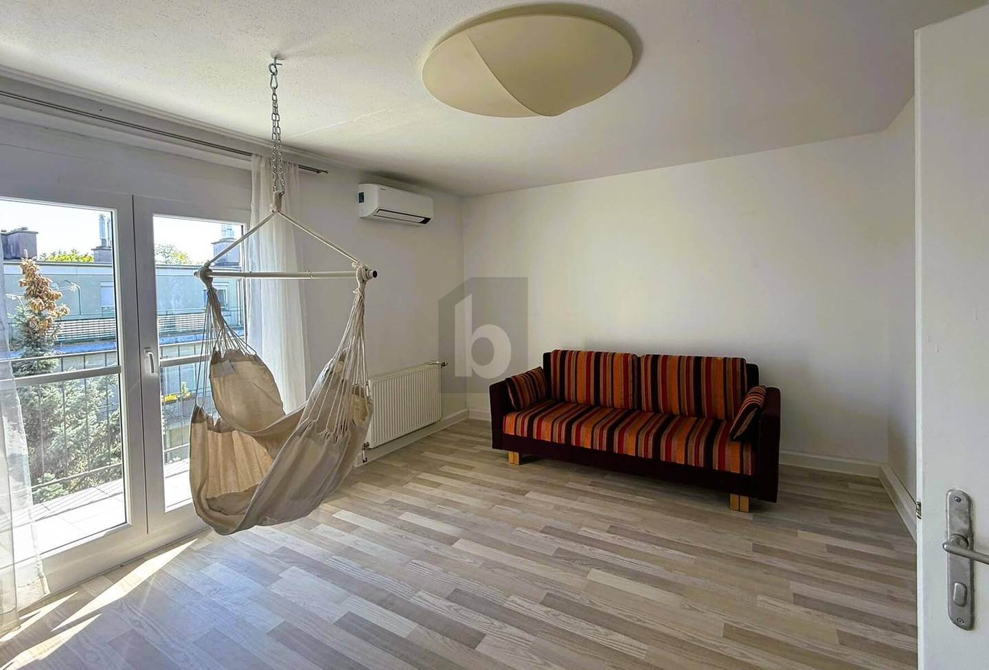 Freshly renovated Wohnung with wood stove and two balconies