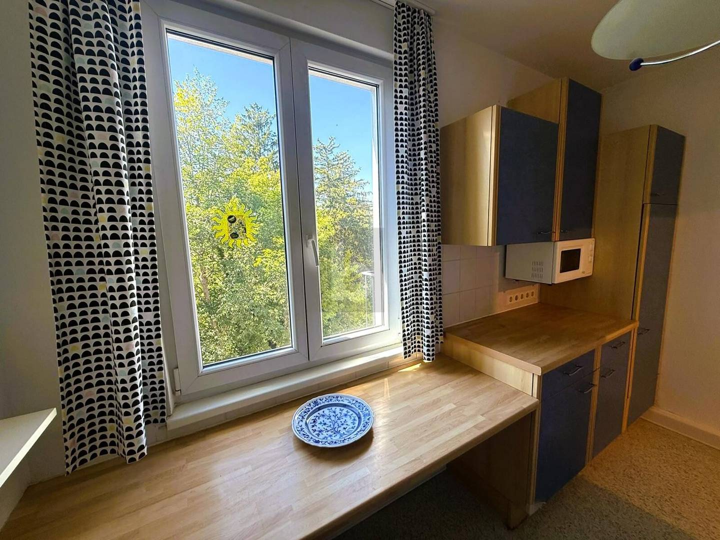 Freshly renovated Wohnung with wood stove and two balconies