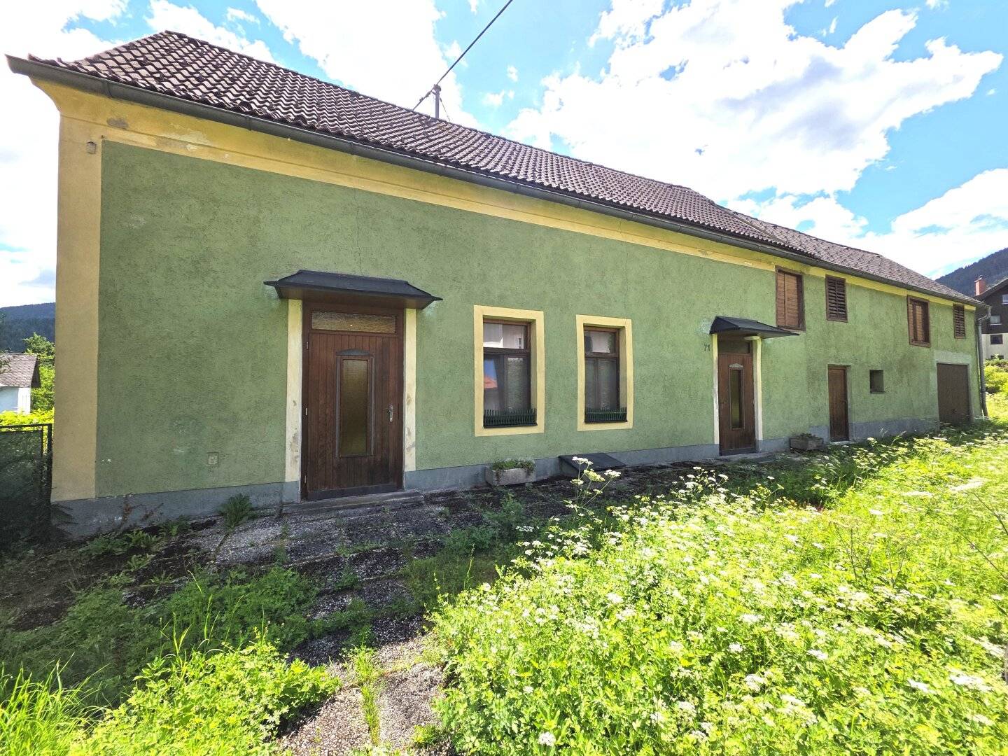 ADMONT - HANDYMAN'S HOUSE IN VILLA NEIGHBORHOOD
