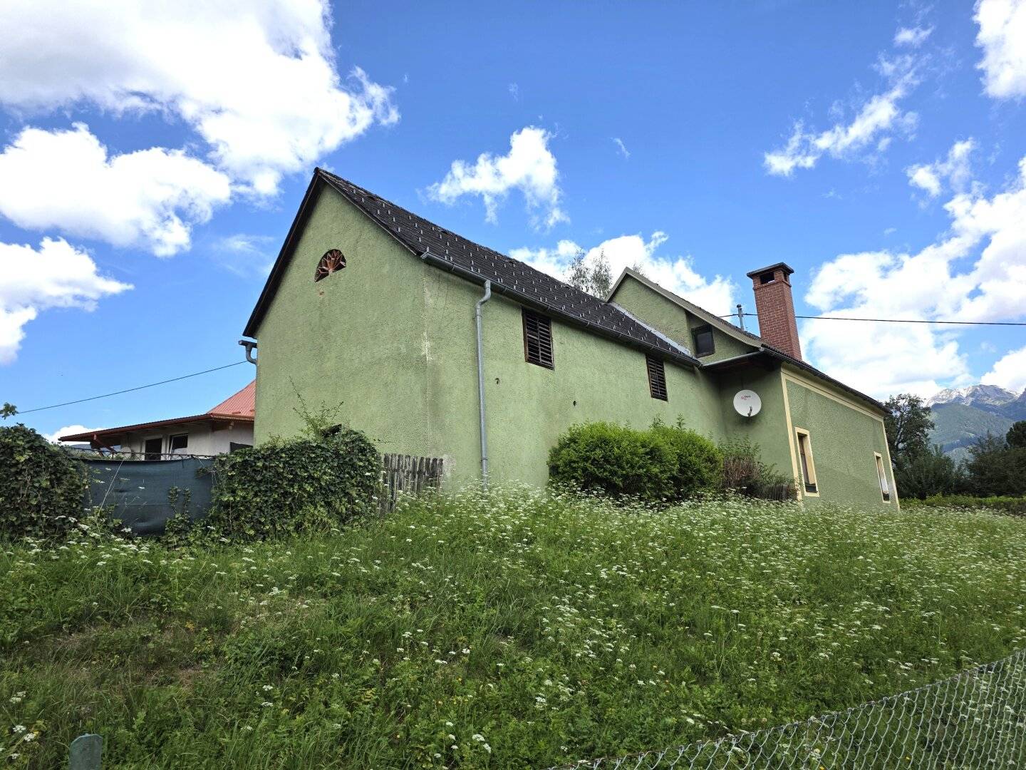 ADMONT - HANDYMAN'S HOUSE IN VILLA NEIGHBORHOOD