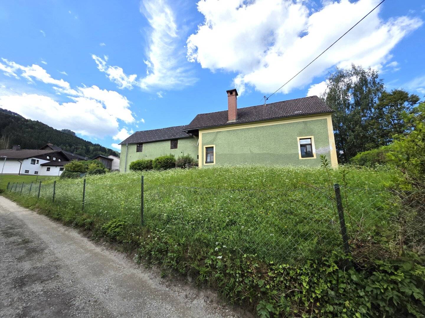 ADMONT - HANDYMAN'S HOUSE IN VILLA NEIGHBORHOOD