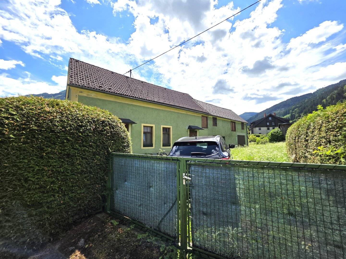 ADMONT - HANDYMAN'S HOUSE IN VILLA NEIGHBORHOOD