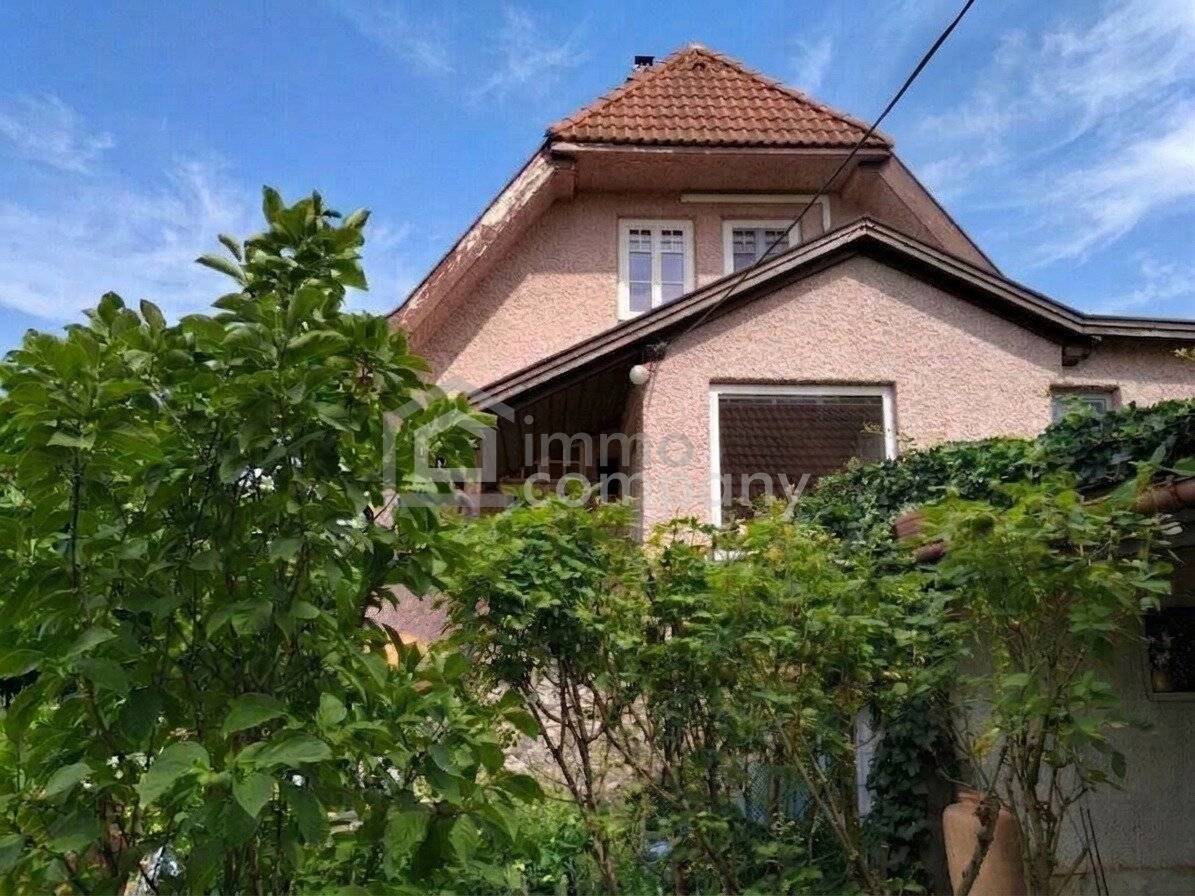 Charmantes  Einfamilienhaus mit wunderschön angelegtem Garten