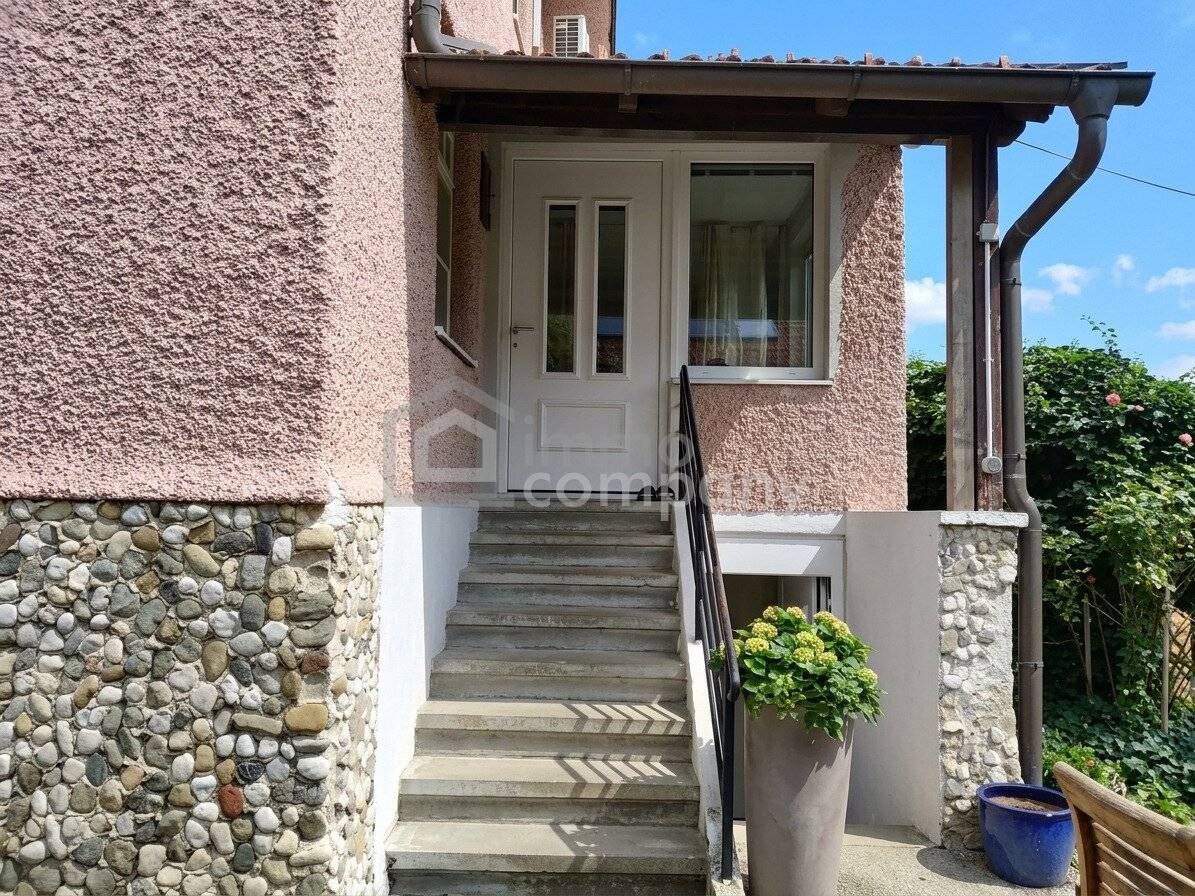 Charmantes  Einfamilienhaus mit wunderschön angelegtem Garten