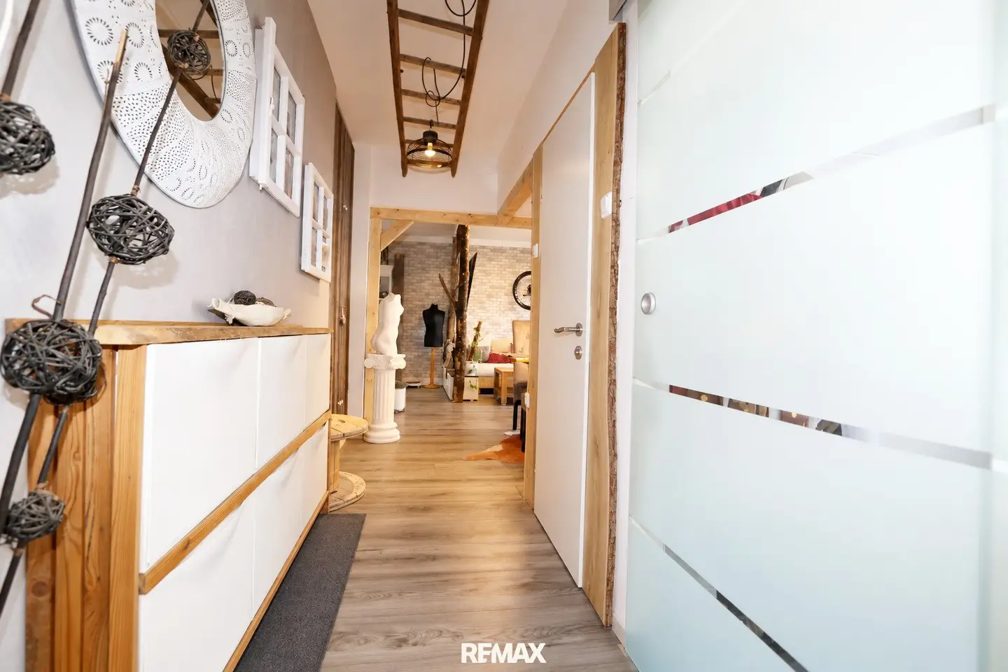 Sauna, Whirlpool & Swedish Stove – Residential dream with wellness factor in Hörsching