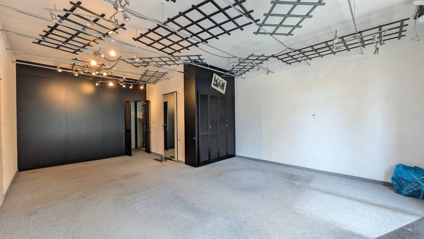Compact, attractive retail unit/office at a very fair price – 1220 Vienna