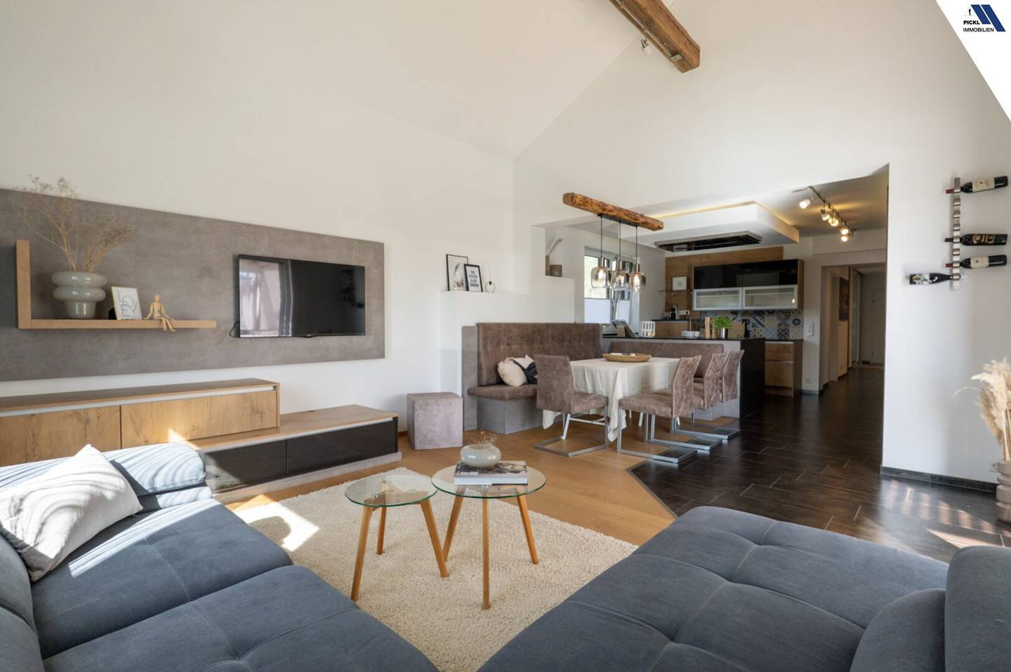 NEUZEUG: EXCLUSIVE TWO-FAMILY HOUSE WITH POOL, 2 SEPARATE RESIDENTIAL UNITS, WORK AND LIVE, VERSATILE USE