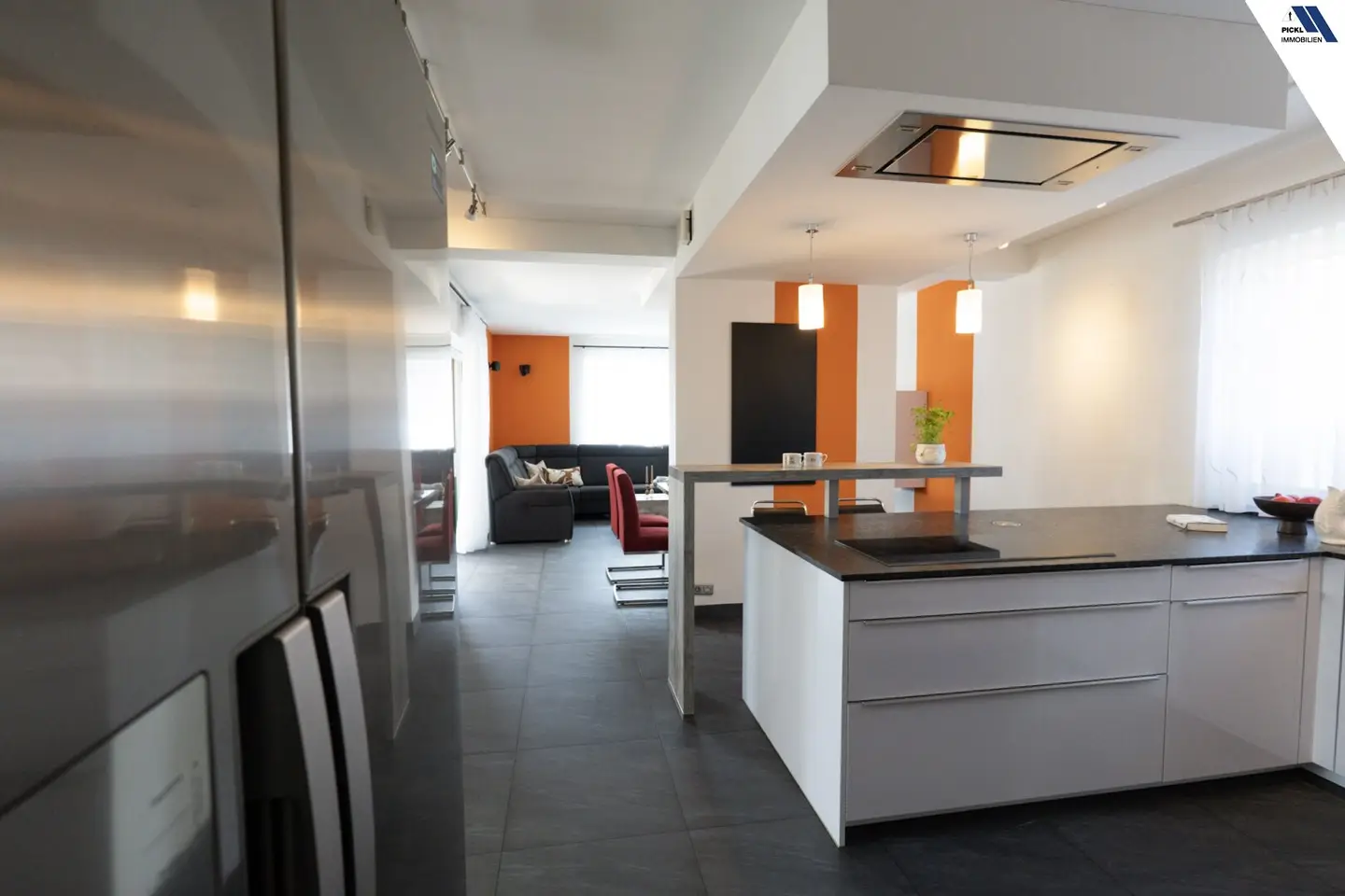 STEYR LAND: 2 EXCLUSIVE SEPARATE APARTMENTS IN TWO-FAMILY HOUSE WITH POOL - VERSATILE USE - ALSO AVAILABLE SEPARATELY