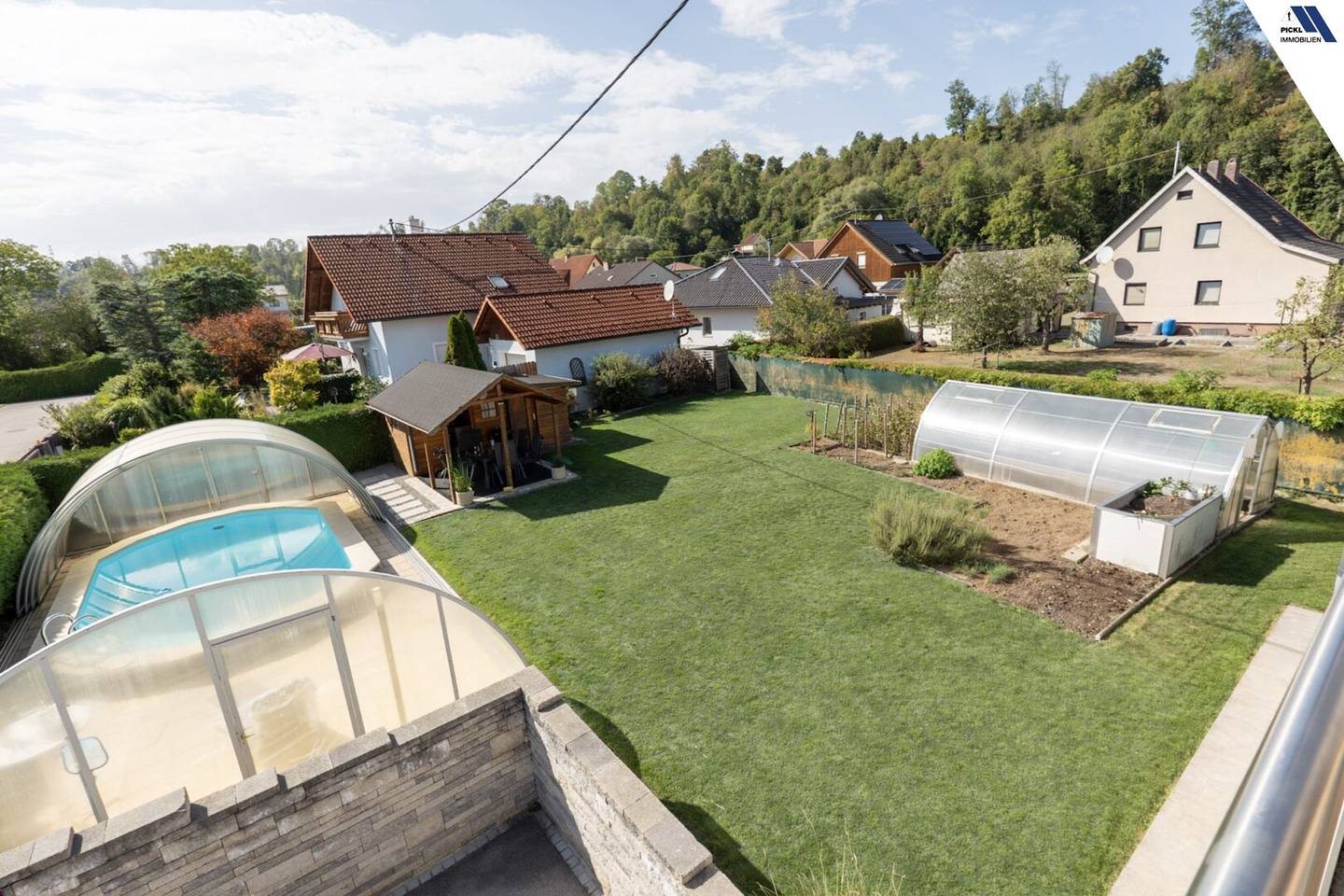 NEUZEUG: EXCLUSIVE TWO-FAMILY HOUSE WITH POOL, 2 SEPARATE RESIDENTIAL UNITS, WORK AND LIVE, VERSATILE USE