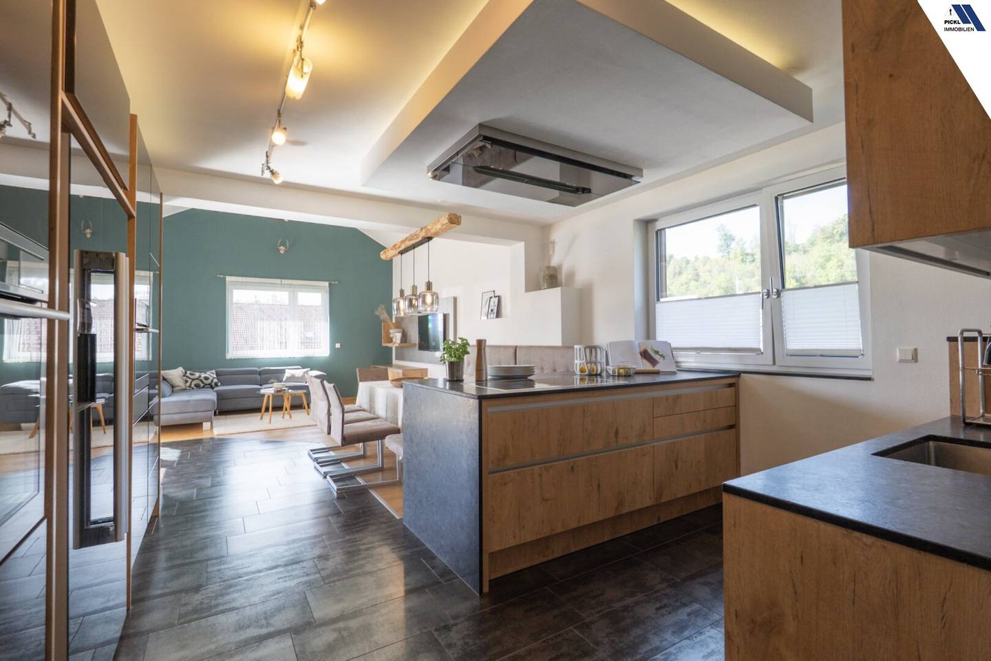 NEUZEUG: EXCLUSIVE TWO-FAMILY HOUSE WITH POOL, 2 SEPARATE RESIDENTIAL UNITS, WORK AND LIVE, VERSATILE USE