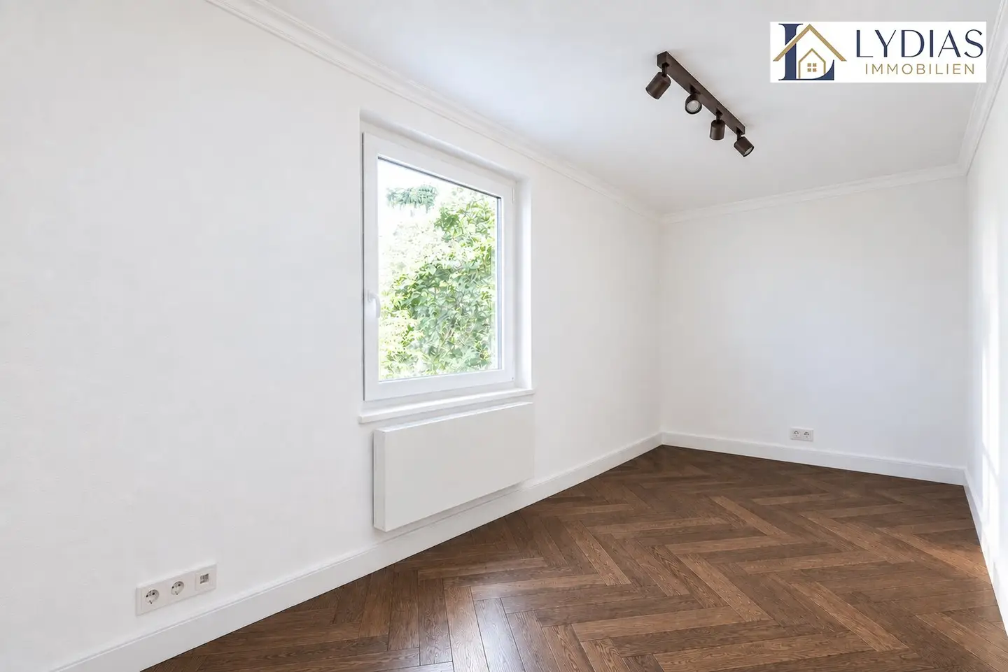 Residential jewel – stunning 3-room apartment, exclusively renovated – absolute prime location near Karlsplatz
