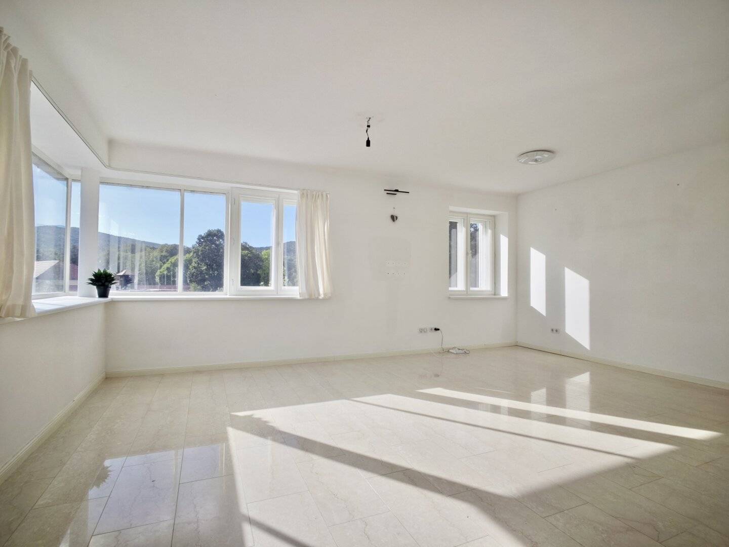 Exclusive living at the Rosarium in Baden bei Wien – Light-filled attic maisonette