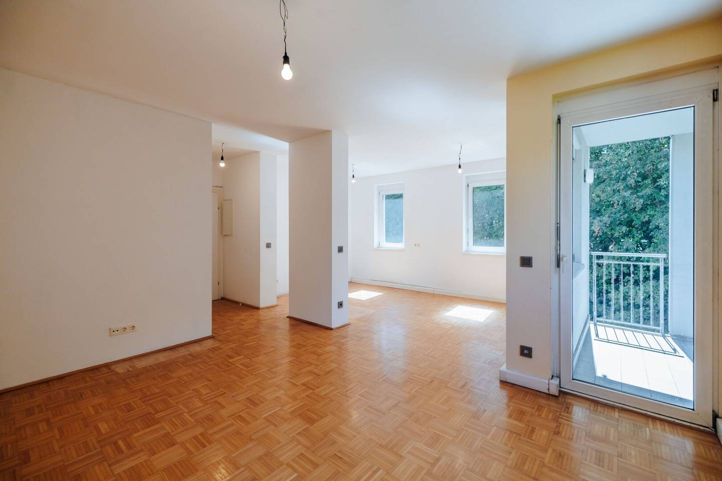 BALKON I LICHTDURCHFLUTET I NÄHE GRAZ I GRÜNANLAGE I ABSOLUTE RUHELAGE I BADEWANNE I AB SOFORT I PROJEKT WOHNEN