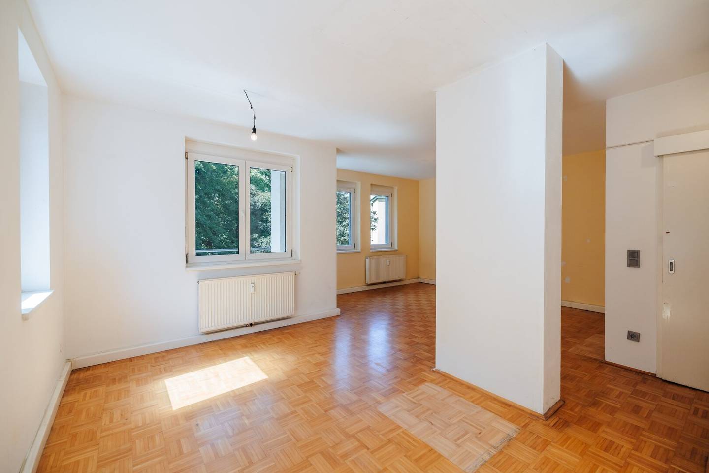 BALKON I LICHTDURCHFLUTET I NÄHE GRAZ I GRÜNANLAGE I ABSOLUTE RUHELAGE I BADEWANNE I AB SOFORT I PROJEKT WOHNEN