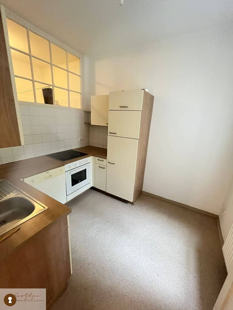 Shared Apartment Dream Charming and Spacious Three-Room Apartment in the Heart of St. Leonhard for Rent