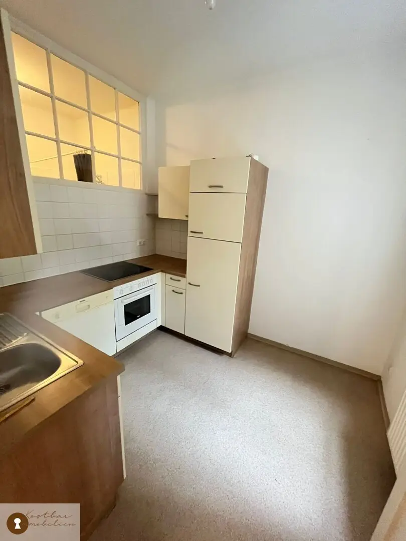 Shared Apartment Dream Charming and Spacious Three-Room Apartment in the Heart of St. Leonhard for Rent