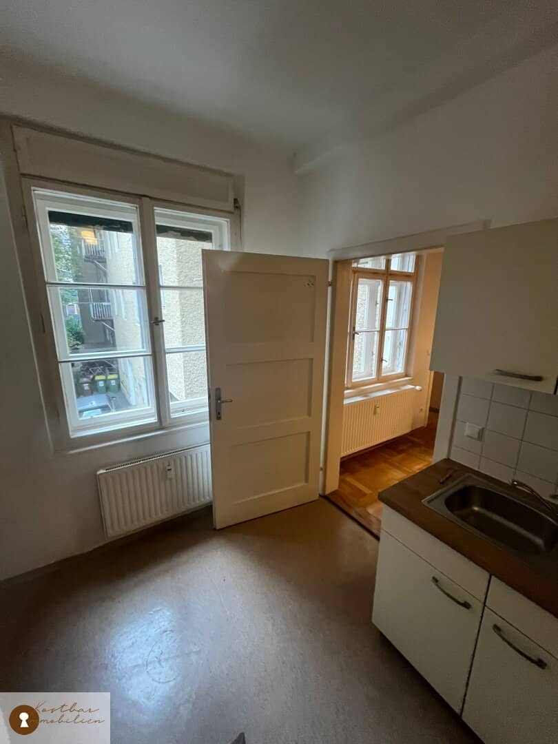 Shared Apartment Dream Charming and Spacious Three-Room Apartment in the Heart of St. Leonhard for Rent