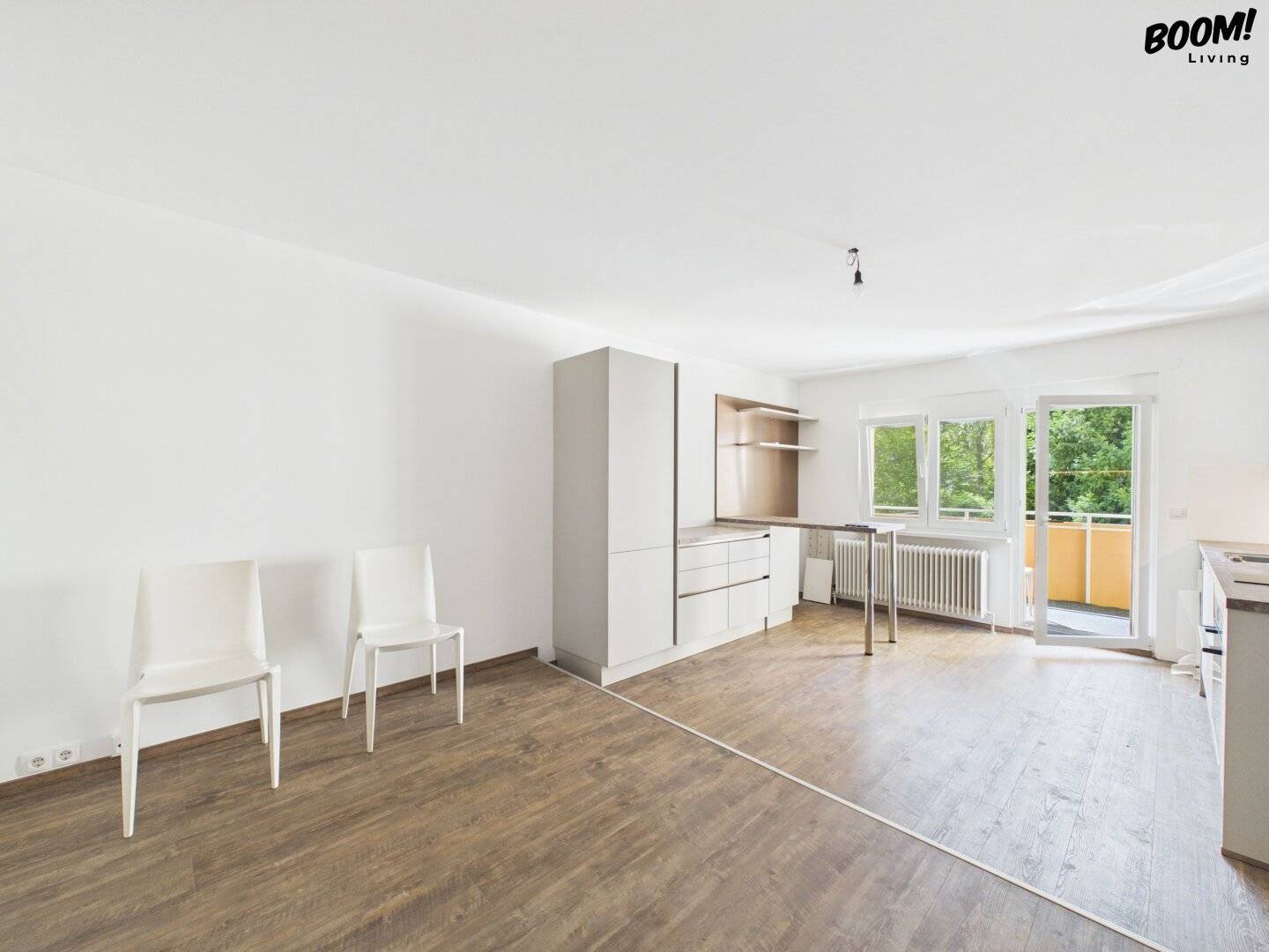 First occupancy 60 m² after full renovation | Quiet courtyard location with loggia and home office