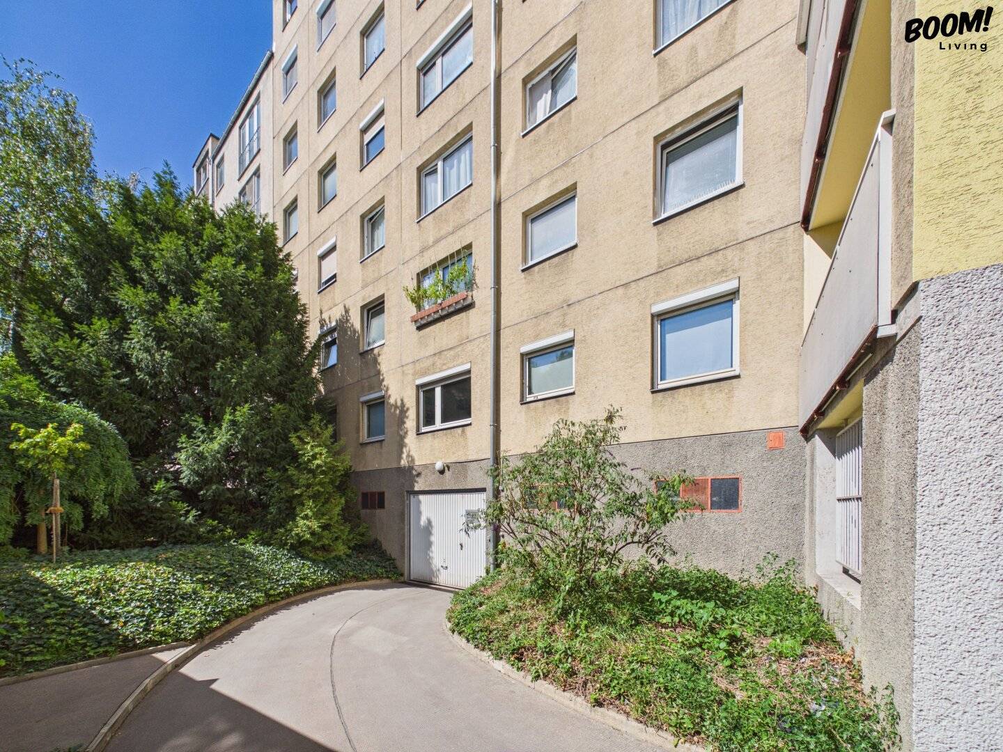 First occupancy 60 m² after full renovation | Quiet courtyard location with loggia and home office