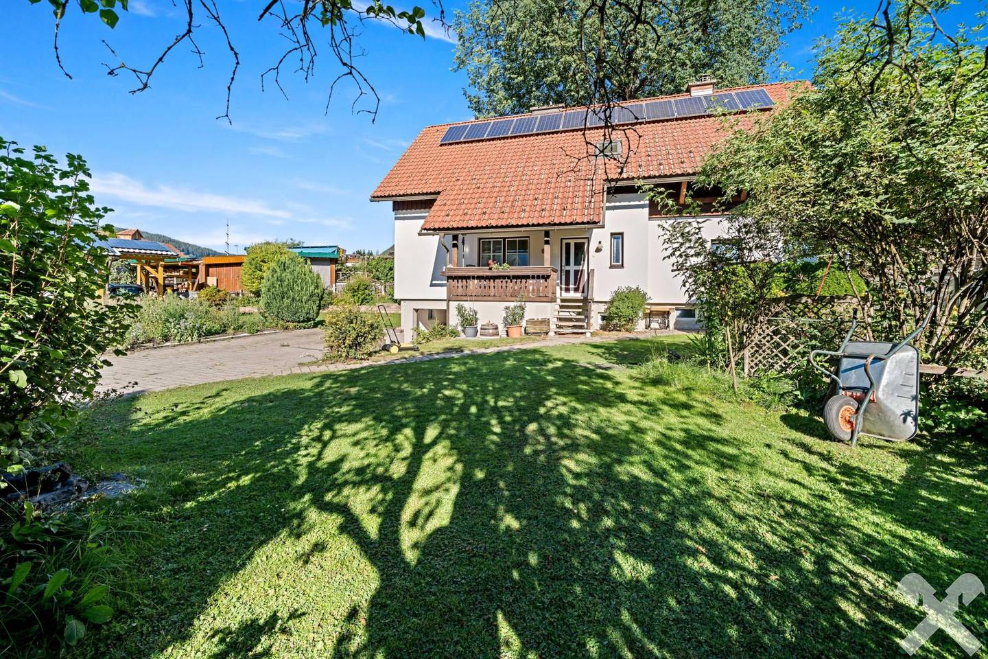 Quiet family apartment with mountain view and charm