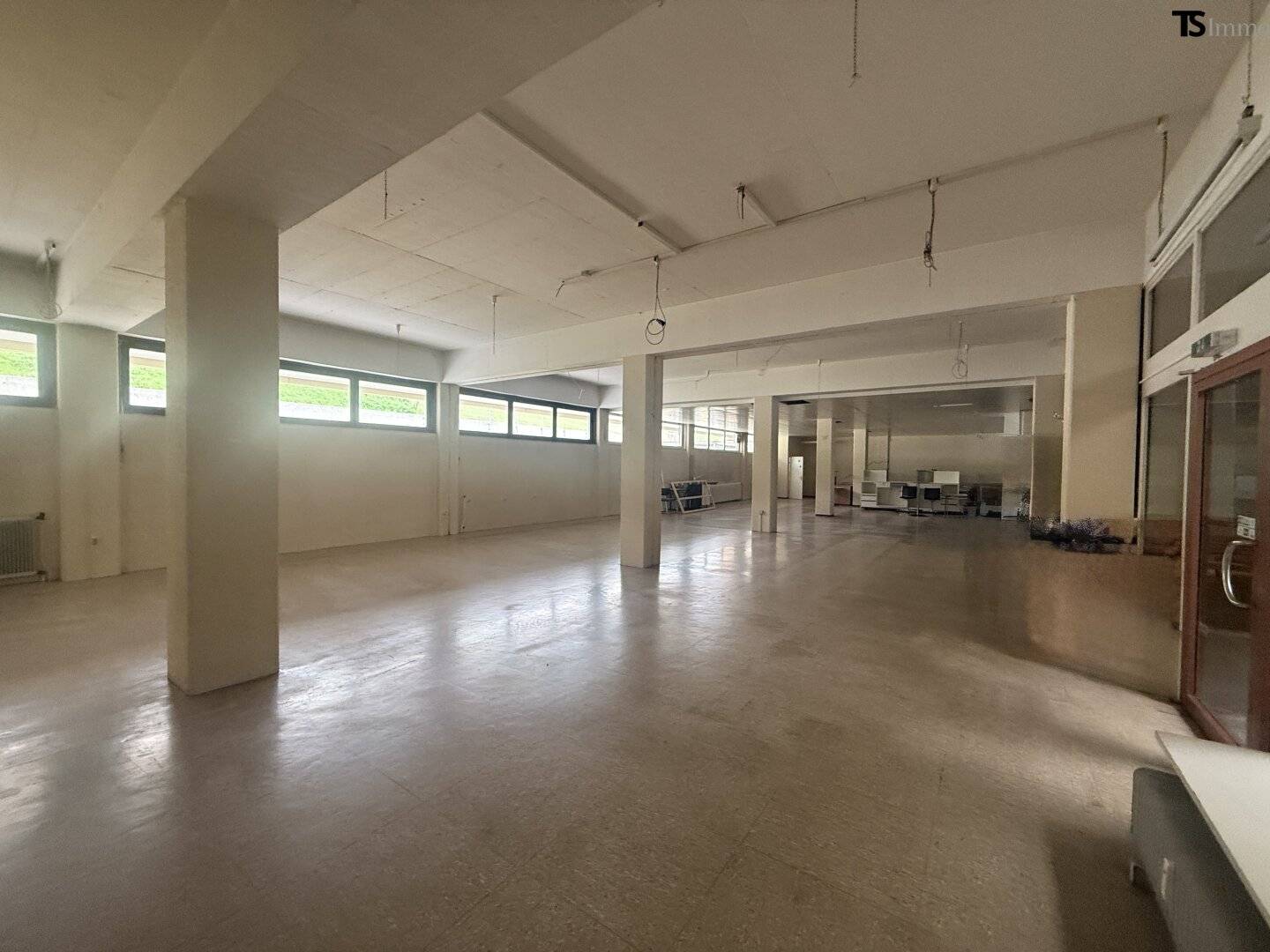 FRASTANZ: TWO VERSATILE COMMERCIAL SPACES IN CENTRAL LOCATION – TOGETHER OR SEPARATE - Space for new business ideas