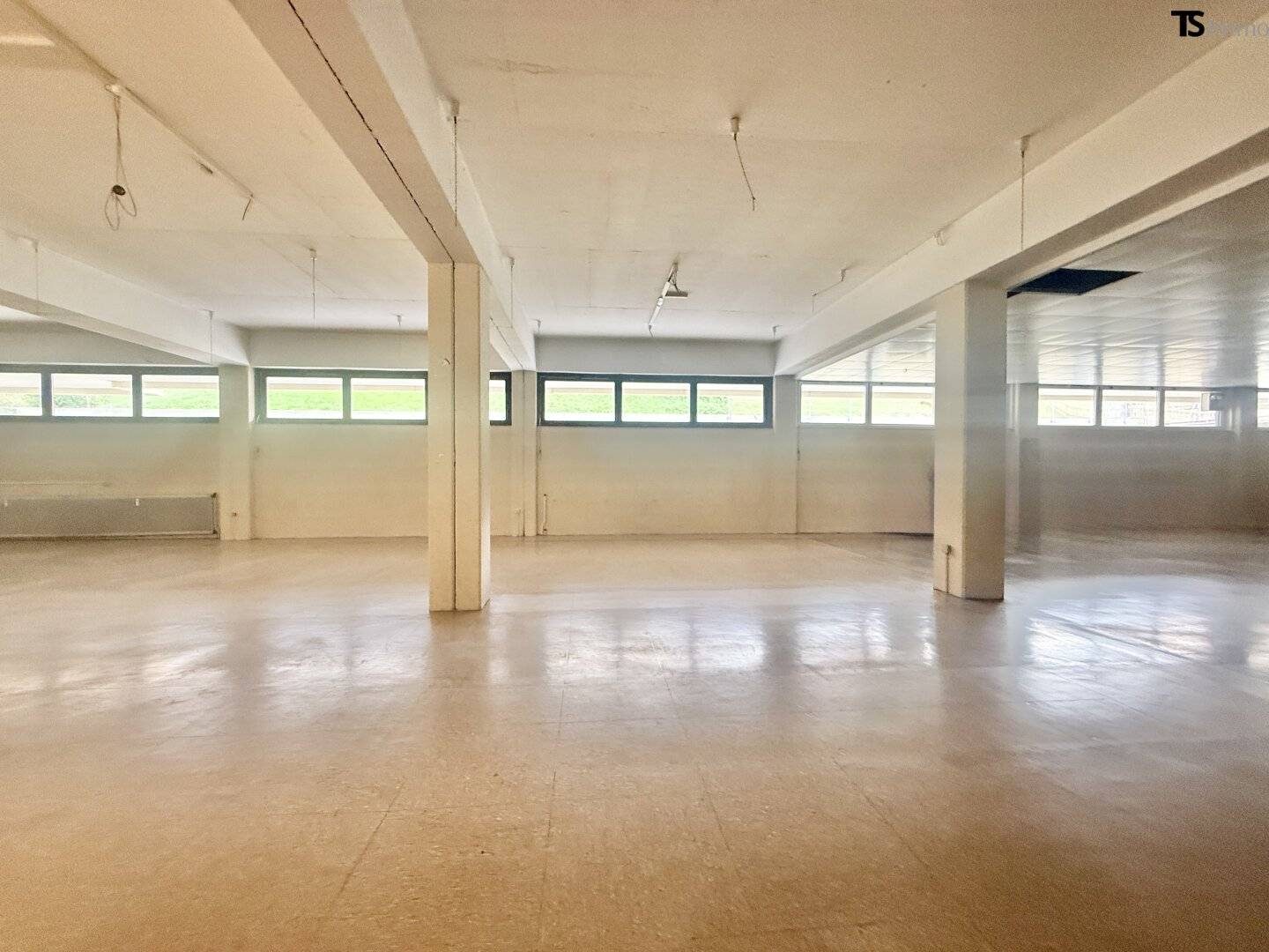 FRASTANZ: Approx. 140 m² commercial space on the ground floor | approx. 170 m² storage in the basement | customer parking spaces | close to the centre