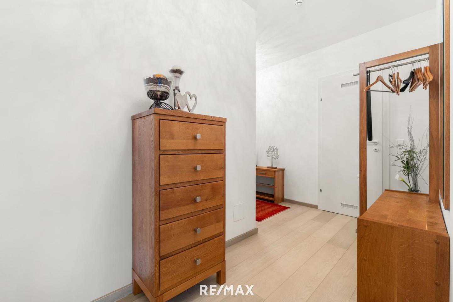 Neuwertige Wohnung mit großem Südwestbalkon und Tiefgaragenstellplatz