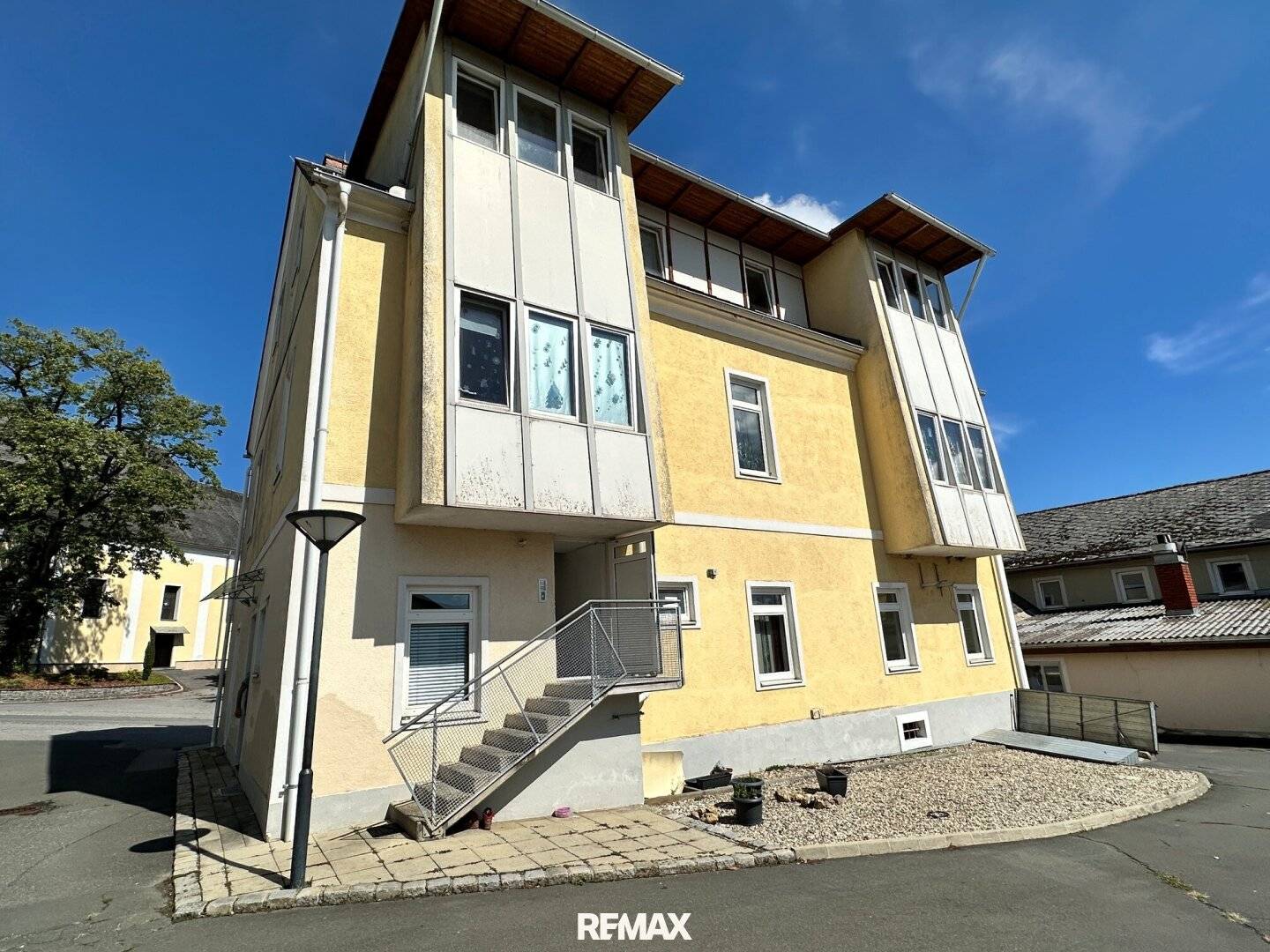 Historic jewel in the town centre of St. Nikolai im Sausal - investment property with commercial unit and 4 rented apartments