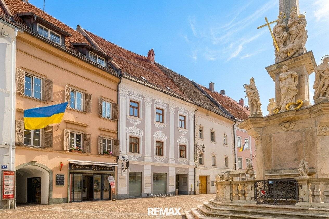Historic townhouse at the main square – fully let, yield 7.8%