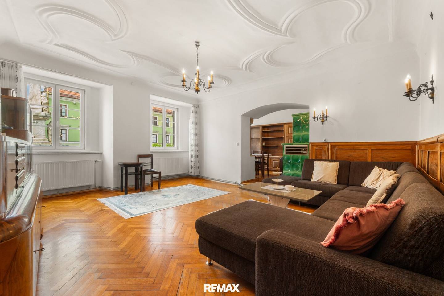 Historic townhouse at the main square – fully let, yield 7.8%