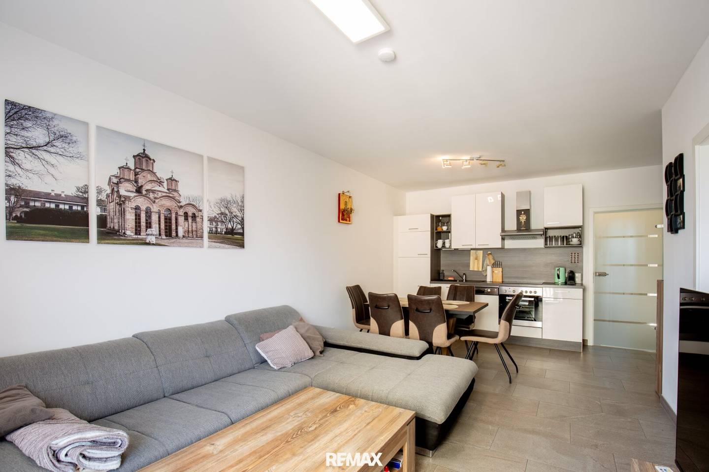 Everything there. Everything near. All mine. – Fully furnished hot property ready to move in
