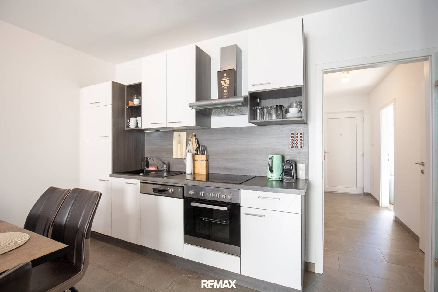 Everything there. Everything near. All mine. – Fully furnished hot property ready to move in