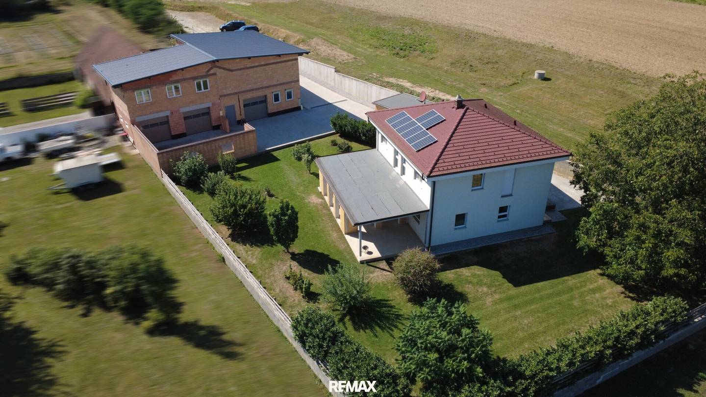 Großzügiges Einfamilienhaus mit Werkstatt und ca. 2 ha Ackerfläche