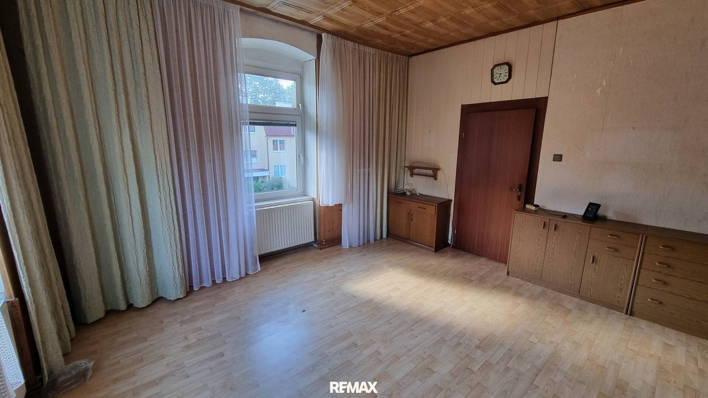2-room condominium in need of renovation with garden
