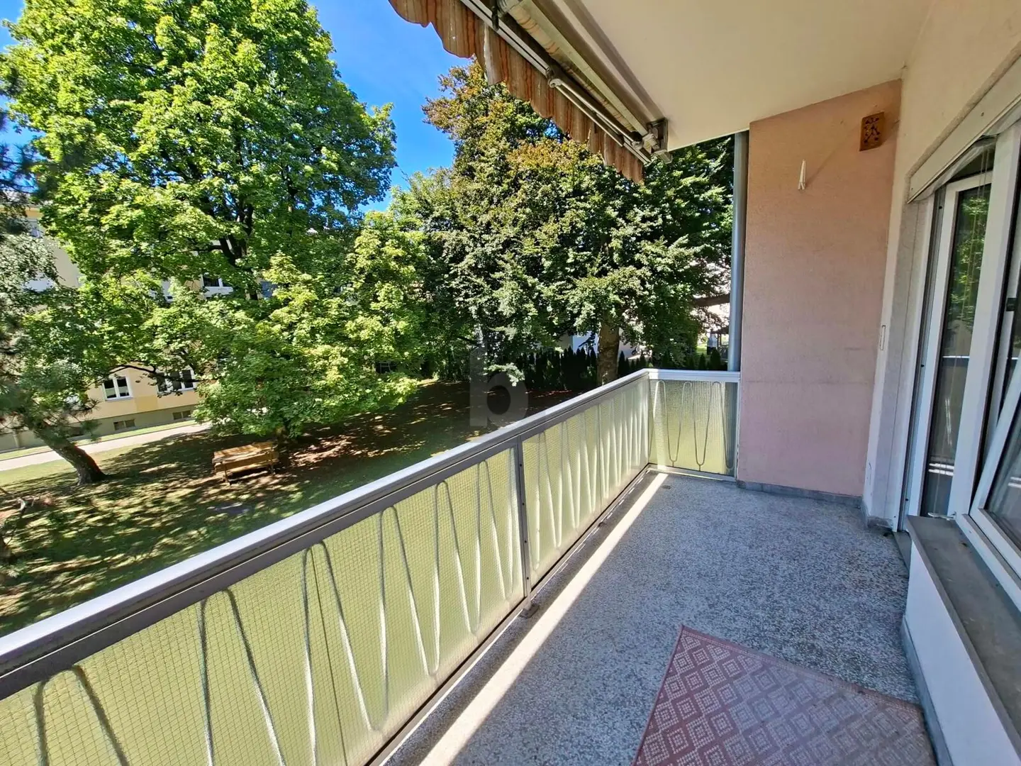 Wohnung in very good location with balcony and garage