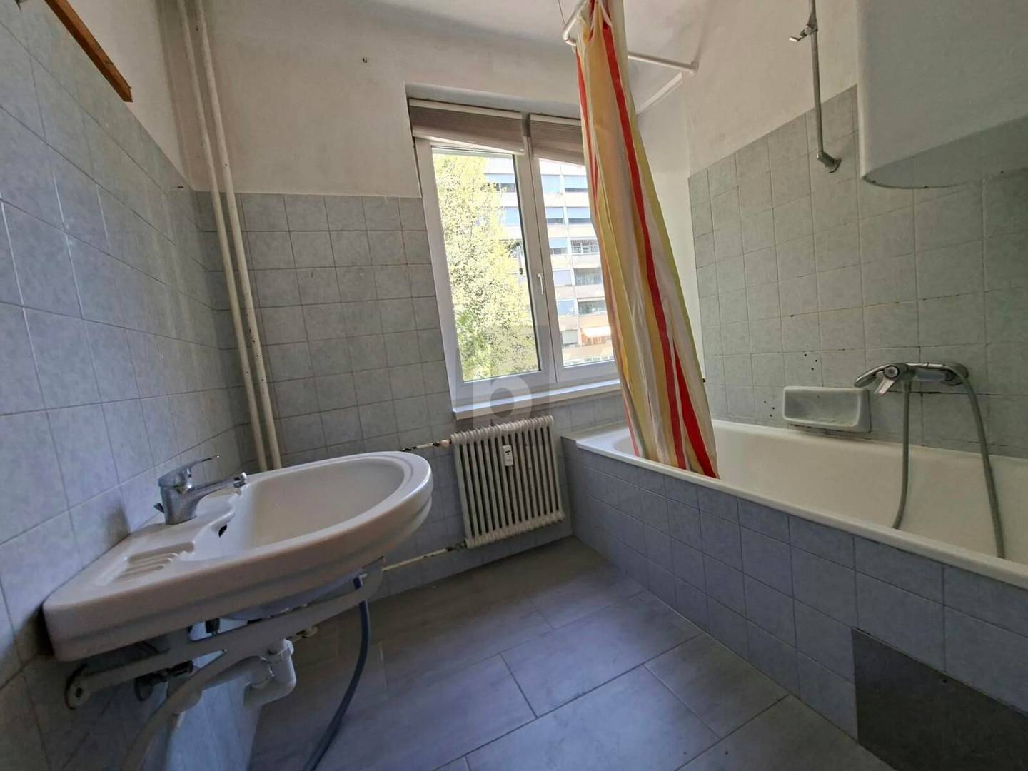 Wohnung in very good location with balcony and garage