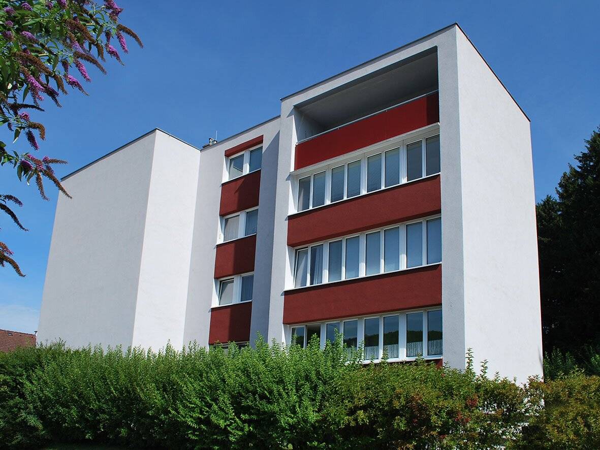Moderne, renovierte 3-Zimmer mit Loggia und Carport-Stellplatz in Pressbaumer Zentrumslage