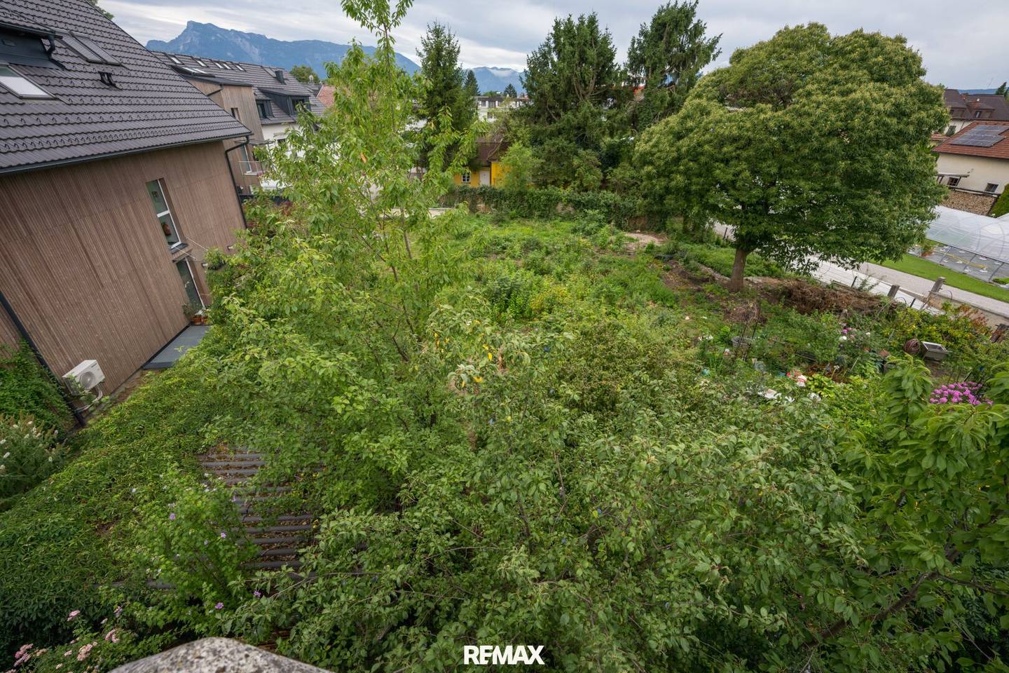 Blick über den Garten nach Süden
