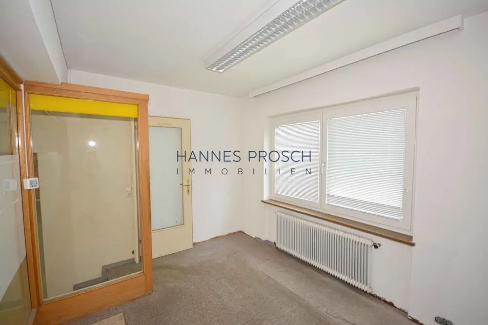 Ebenerdige teilbare Einheit mit acht Parkplätzen Wohnung
